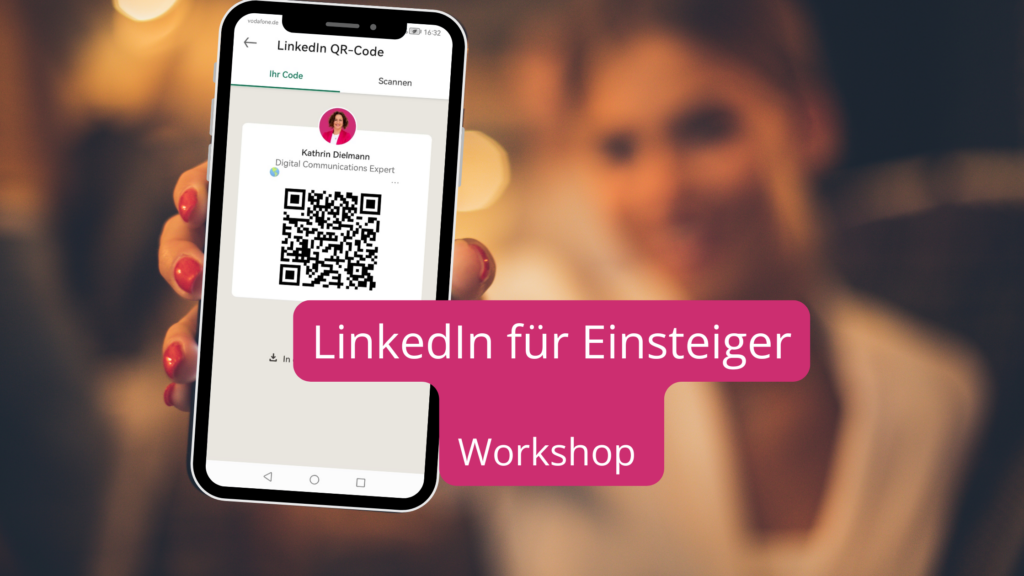 Eine Frau hält ein Handy in die Kamera. Darauf ist der QR Code zum LinkedIn Profil von Kathrin Dielmann zu sehen. Text. LinkedIn für Einsteiger. Workshop.