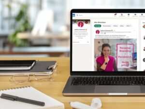 geöffneter Laptop mit LinkedIn Beiträgen von Kathrin Dielmann